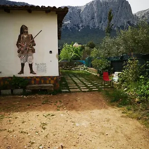 Casa di campagna In Ecosistema Insetti E Animaletti Simpatici In Condivisione, Oliena